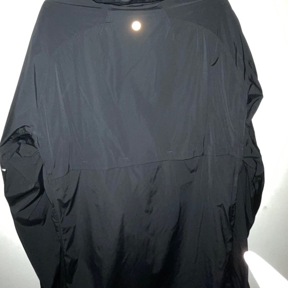 Men’s lululemon windbreaker jacket - Picture 3 of 11